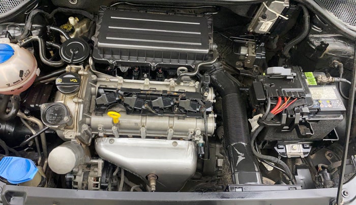 2016 Volkswagen Vento HIGHLINE 1.6 MPI, Petrol, Manual, 80,398 km, Engine View