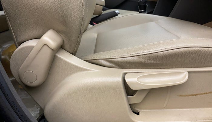 2016 Volkswagen Vento HIGHLINE 1.6 MPI, Petrol, Manual, 80,398 km, Driver Side Adjustment Panel