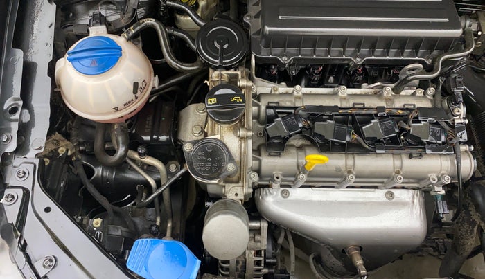 2016 Volkswagen Vento HIGHLINE 1.6 MPI, Petrol, Manual, 80,398 km, Engine View - Right