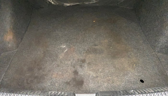 2016 Volkswagen Vento HIGHLINE 1.6 MPI, Petrol, Manual, 80,398 km, Boot Inside