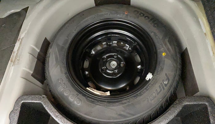 2016 Volkswagen Vento HIGHLINE 1.6 MPI, Petrol, Manual, 80,398 km, Spare Tyre