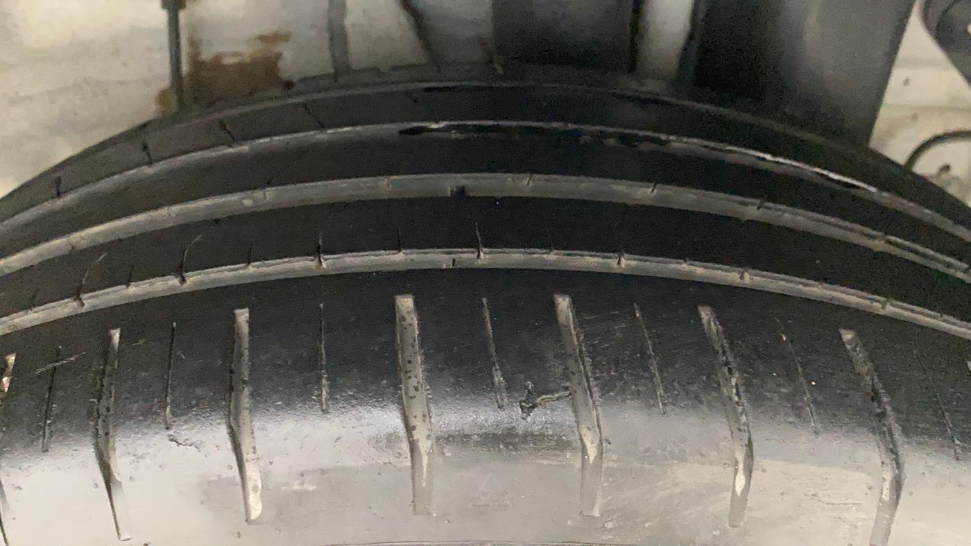 2019 Hyundai Elite i20 ASTA (O) CVT, Petrol, Automatic, 10,127 km, Left Rear Tyre Tread