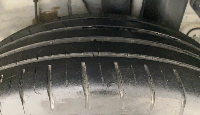 2019 Hyundai Elite i20 ASTA (O) CVT, Petrol, Automatic, 10,127 km, Left Rear Tyre Tread