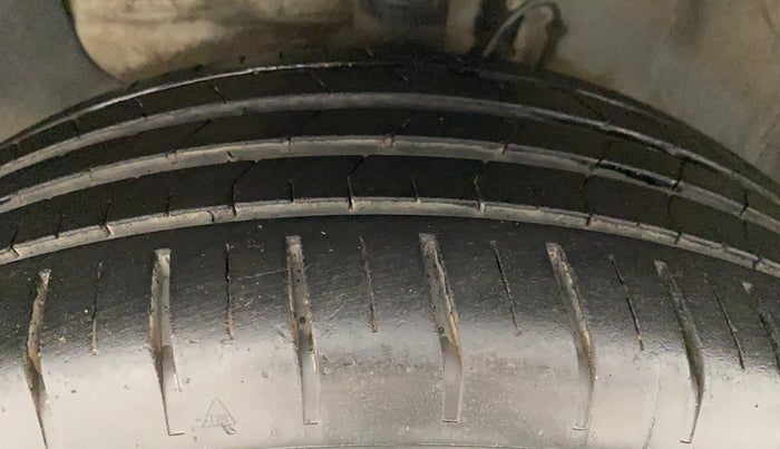 2019 Hyundai Elite i20 ASTA (O) CVT, Petrol, Automatic, 10,127 km, Left Front Tyre Tread