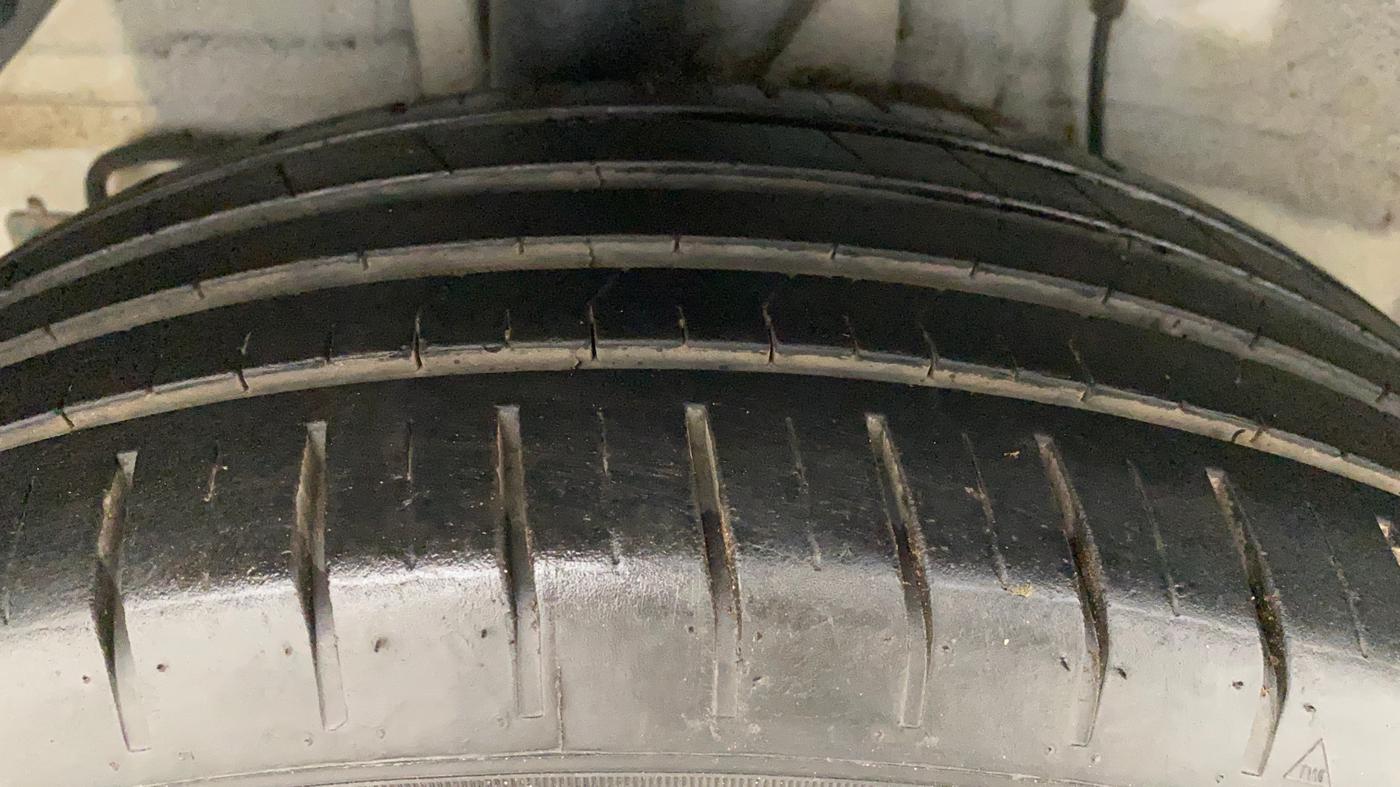 2019 Hyundai Elite i20 ASTA (O) CVT, Petrol, Automatic, 10,127 km, Right Rear Tyre Tread