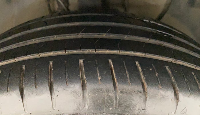2019 Hyundai Elite i20 ASTA (O) CVT, Petrol, Automatic, 10,127 km, Right Front Tyre Tread