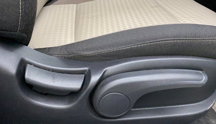 2019 Hyundai Elite i20 ASTA (O) CVT, Petrol, Automatic, 10,127 km, Driver Side Adjustment Panel