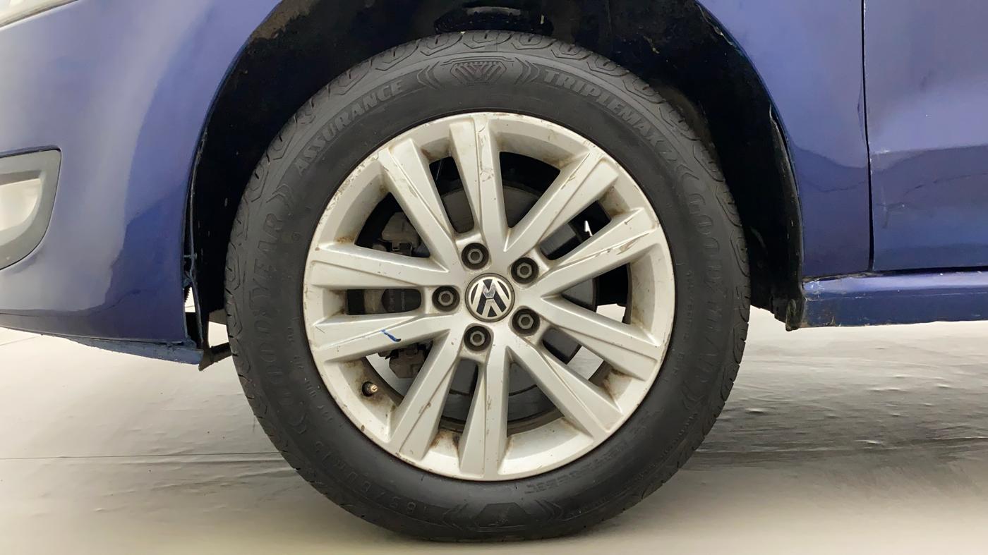 2014 Volkswagen Polo HIGHLINE1.2L, Petrol, Manual, 57,569 km, Left Front Wheel