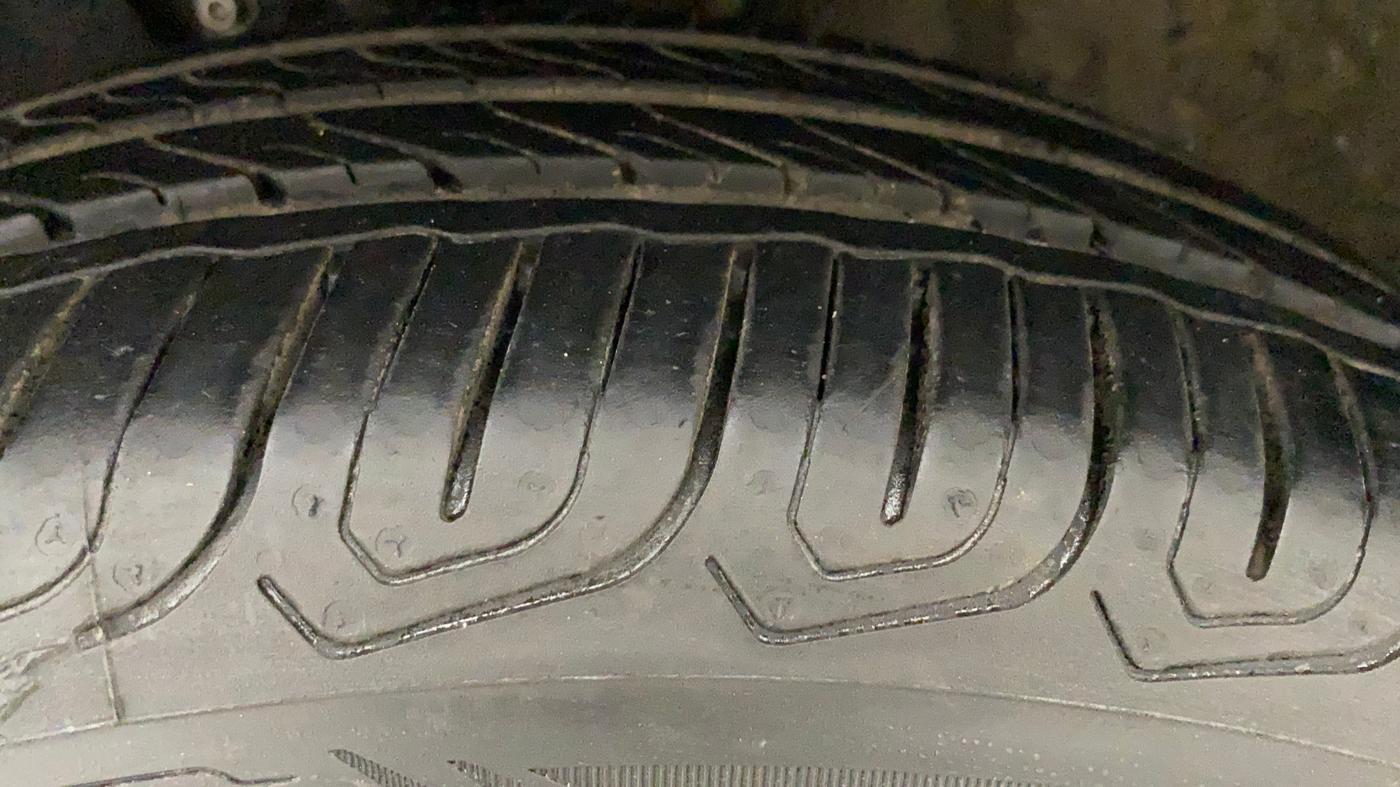 2014 Volkswagen Polo HIGHLINE1.2L, Petrol, Manual, 57,569 km, Left Front Tyre Tread