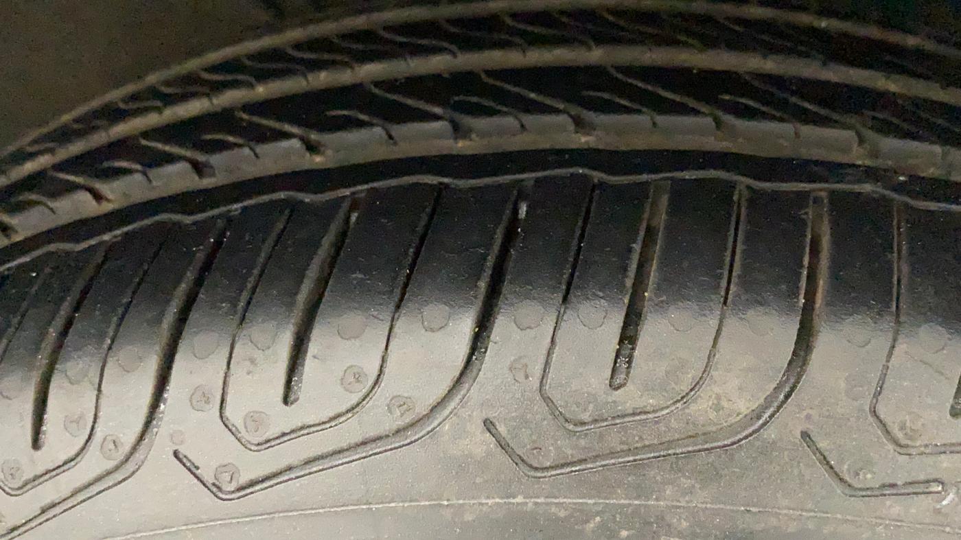 2014 Volkswagen Polo HIGHLINE1.2L, Petrol, Manual, 57,569 km, Right Front Tyre Tread