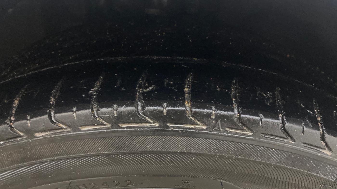2018 Volkswagen Vento HIGHLINE PLUS 1.2 AT 16 ALLOY, Petrol, Automatic, 99,068 km, Right Front Tyre Tread