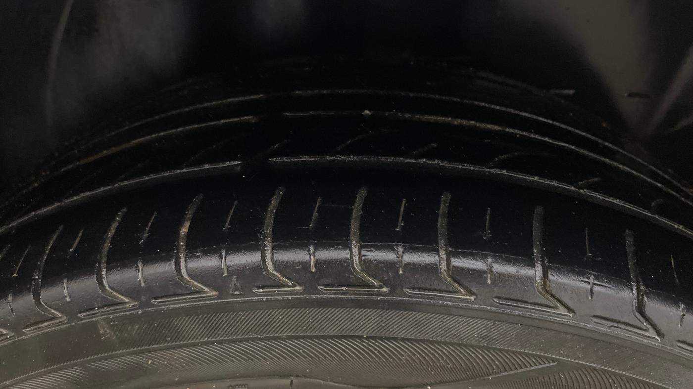 2018 Volkswagen Vento HIGHLINE PLUS 1.2 AT 16 ALLOY, Petrol, Automatic, 99,068 km, Right Rear Tyre Tread