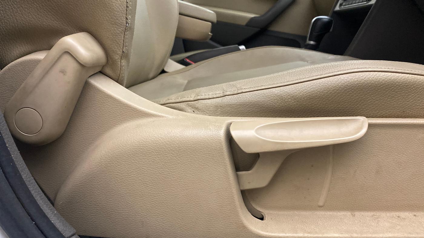 2018 Volkswagen Vento HIGHLINE PLUS 1.2 AT 16 ALLOY, Petrol, Automatic, 99,068 km, Driver Side Adjustment Panel