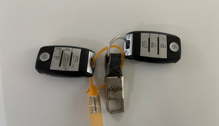 2020 KIA SONET HTK PLUS 1.0 IMT, Petrol, Manual, 36,750 km, Key Close Up