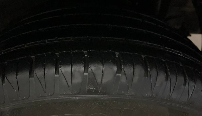 2020 KIA SONET HTK PLUS 1.0 IMT, Petrol, Manual, 36,750 km, Left Rear Tyre Tread