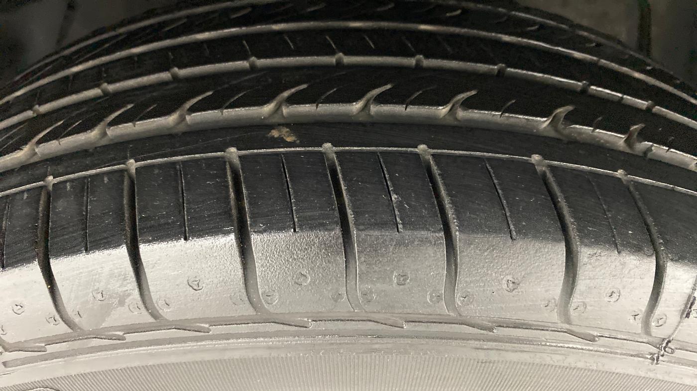 2020 Tata NEXON XM SUNROOF 1.2 RTN, Petrol, Manual, 18,487 km, Right Front Tyre Tread