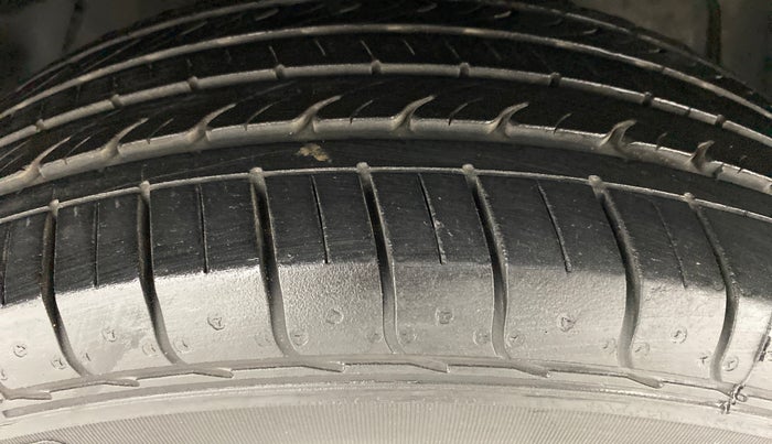 2020 Tata NEXON XM SUNROOF 1.2 RTN, Petrol, Manual, 18,487 km, Right Front Tyre Tread
