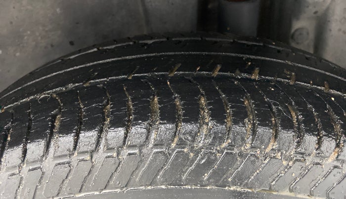 2012 Maruti Swift VXI, Petrol, Manual, 26,749 km, Left Rear Tyre Tread