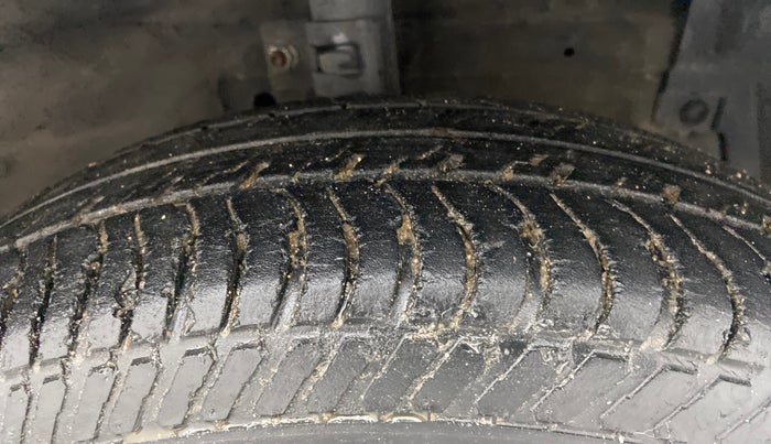 2012 Maruti Swift VXI, Petrol, Manual, 26,749 km, Right Front Tyre Tread