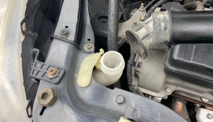2012 Maruti Swift VXI, Petrol, Manual, 26,749 km, Front windshield - Wiper bottle cap missing