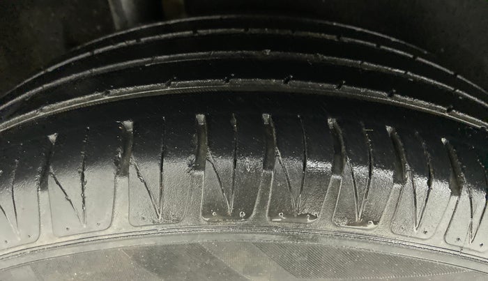 2019 Maruti Vitara Brezza ZDI, Diesel, Manual, 23,595 km, Right Rear Tyre Tread
