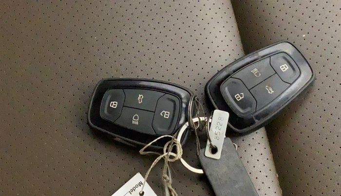 2019 Tata Harrier XZ 2.0L, Diesel, Manual, 65,570 km, Key Close Up