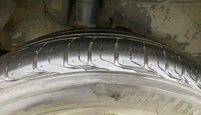 2017 Honda WR-V 1.5L I-DTEC VX MT, Diesel, Manual, 1,40,444 km, Right Rear Tyre Tread