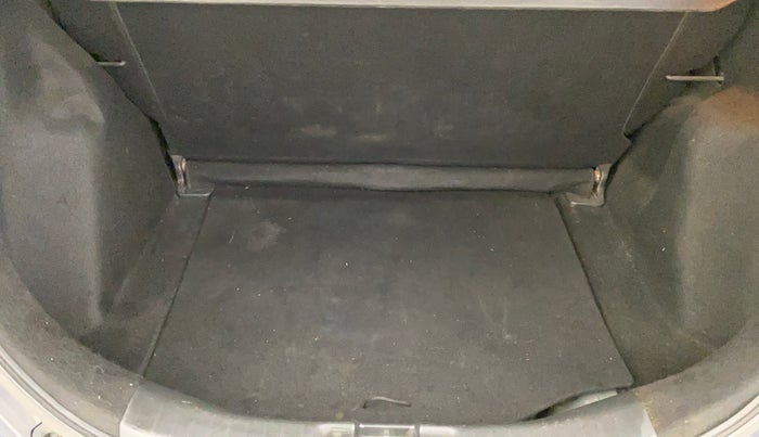 2017 Honda WR-V 1.5L I-DTEC VX MT, Diesel, Manual, 1,40,444 km, Boot Inside