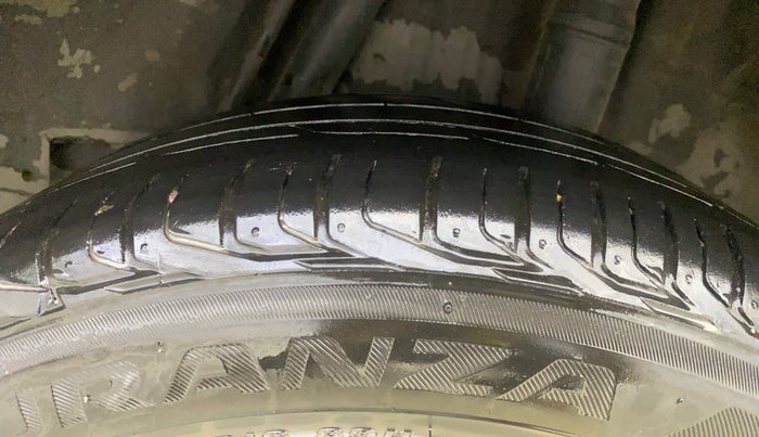 2017 Honda WR-V 1.5L I-DTEC VX MT, Diesel, Manual, 1,40,444 km, Left Rear Tyre Tread