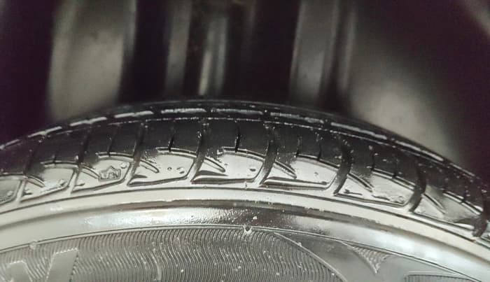 2016 Volkswagen Polo GT TSI AT, Petrol, Automatic, 1,04,392 km, Right Rear Tyre Tread