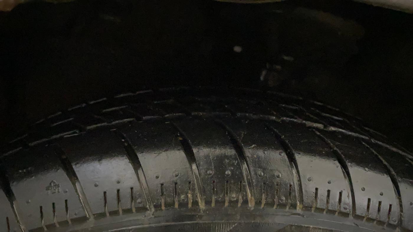 2015 Maruti Celerio VXI, Petrol, Manual, 62,696 km, Left Front Tyre Tread
