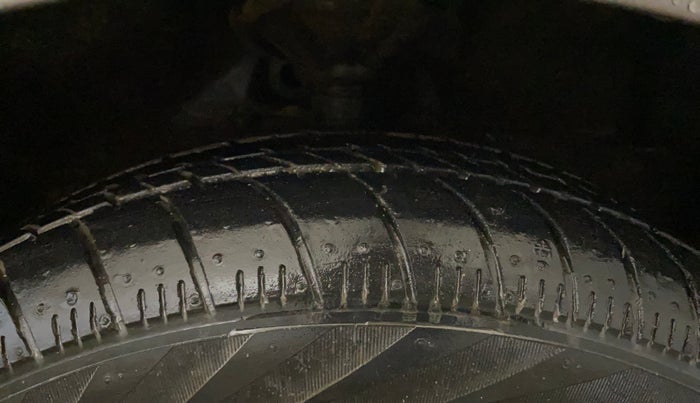 2015 Maruti Celerio VXI, Petrol, Manual, 62,696 km, Right Front Tyre Tread