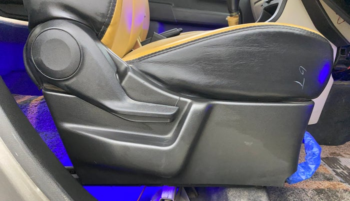 2021 Maruti New Wagon-R LXI CNG 1.0, CNG, Manual, 68,180 km, Driver Side Adjustment Panel