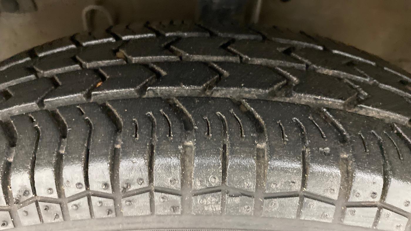2012 Maruti Swift VXI, Petrol, Manual, 60,606 km, Left Front Tyre Tread