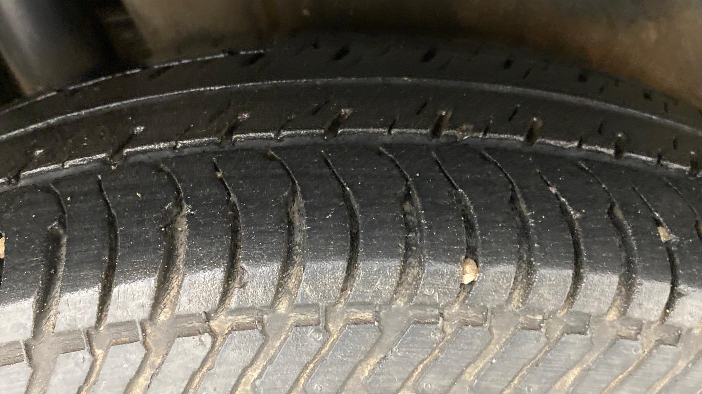 2012 Maruti Swift VXI, Petrol, Manual, 60,606 km, Right Rear Tyre Tread