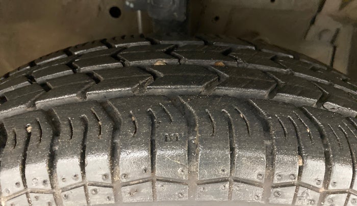 2012 Maruti Swift VXI, Petrol, Manual, 60,606 km, Right Front Tyre Tread