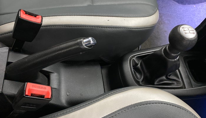 2012 Maruti Swift VXI, Petrol, Manual, 60,606 km, Gear Lever