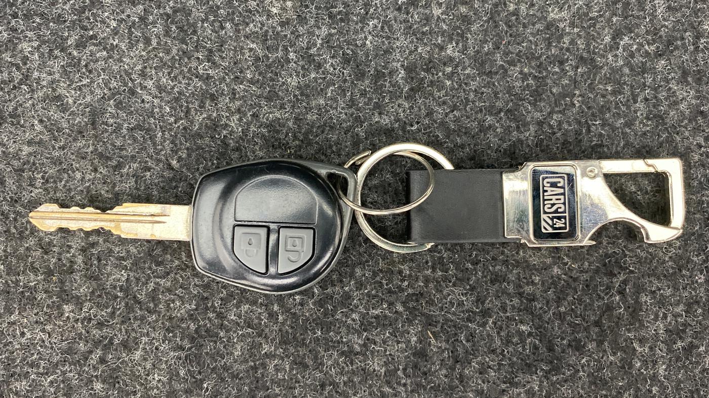 2012 Maruti Swift VXI, Petrol, Manual, 60,606 km, Key Close Up