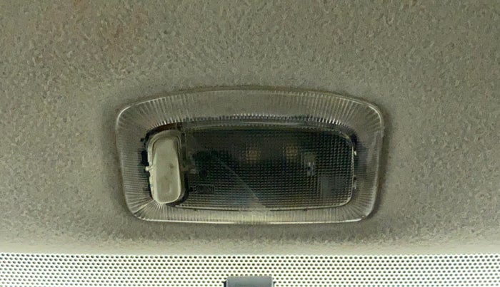 2016 Renault Kwid 1.0 RXT, Petrol, Manual, 69,333 km, Ceiling - Roof lining is minor torn