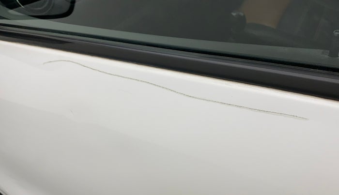 2016 Renault Kwid 1.0 RXT, Petrol, Manual, 69,333 km, Front passenger door - Minor scratches