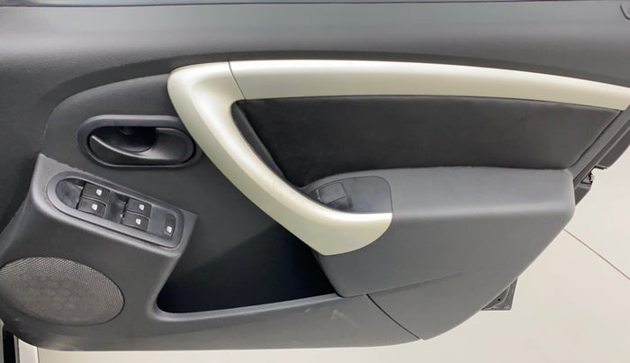 2014 Renault Duster 85 PS RXL DIESEL, Diesel, Manual, 91,671 km, Driver Side Door Panels Control