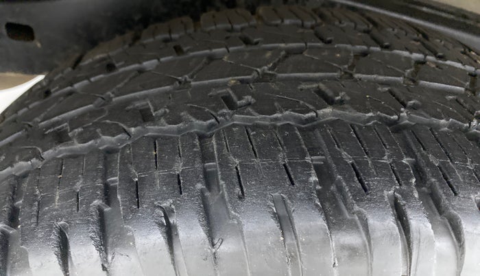 2012 Toyota Fortuner 3.0 AT 4X2, Diesel, Automatic, 1,99,118 km, Right Rear Tyre Tread