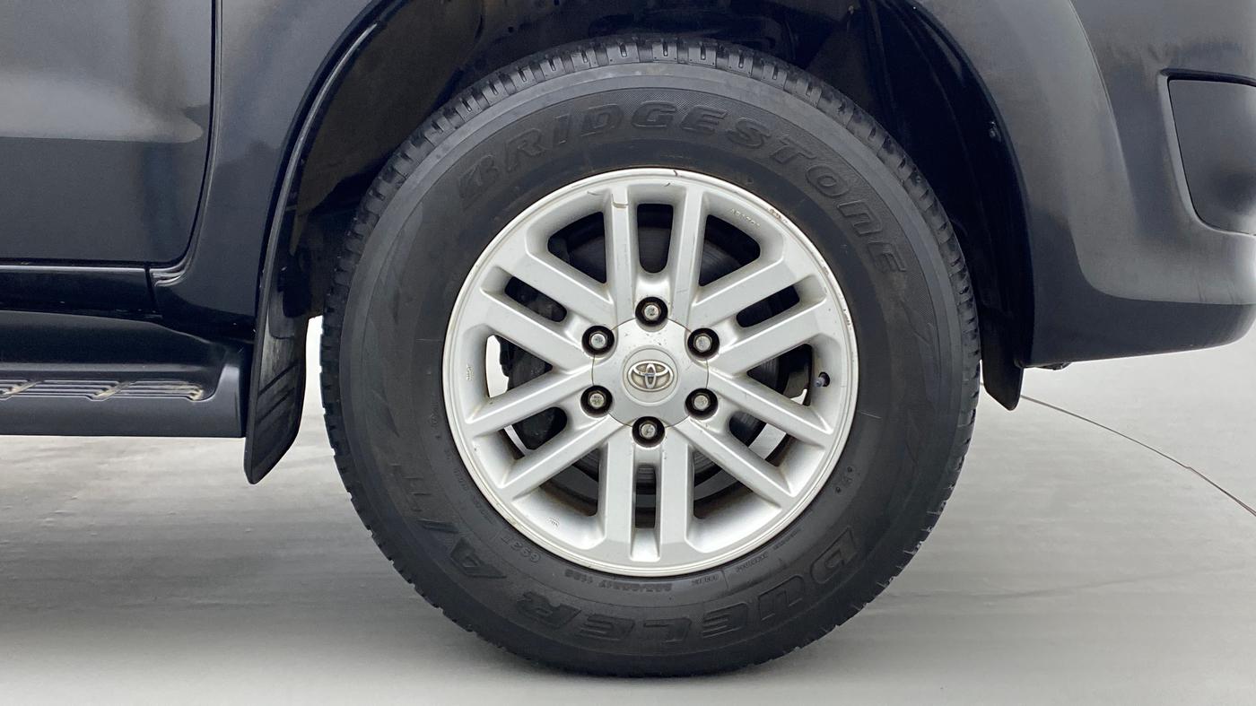 2012 Toyota Fortuner 3.0 AT 4X2, Diesel, Automatic, 1,99,118 km, Right Front Wheel