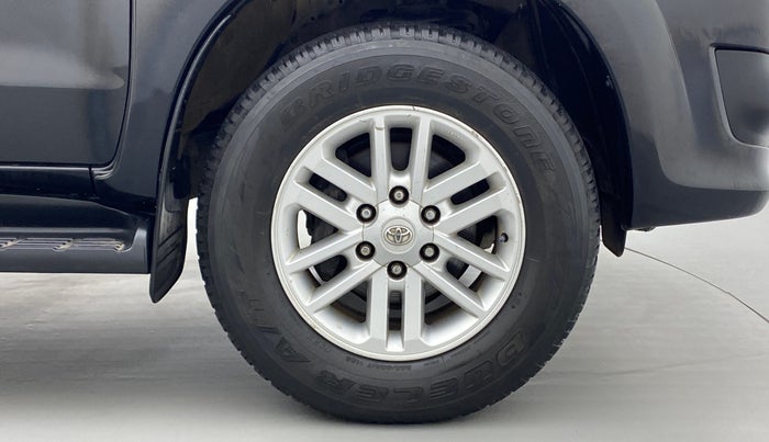 2012 Toyota Fortuner 3.0 AT 4X2, Diesel, Automatic, 1,99,118 km, Right Front Wheel