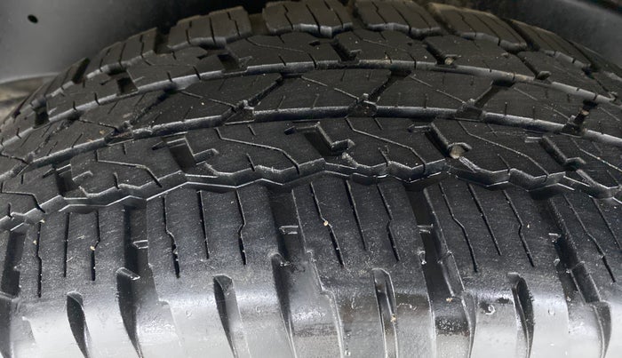 2012 Toyota Fortuner 3.0 AT 4X2, Diesel, Automatic, 1,99,118 km, Left Rear Tyre Tread