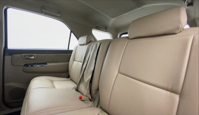 2012 Toyota Fortuner 3.0 AT 4X2, Diesel, Automatic, 1,99,118 km, Right Side Rear Door Cabin