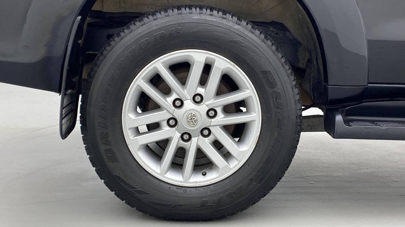 2012 Toyota Fortuner 3.0 AT 4X2, Diesel, Automatic, 1,99,118 km, Right Rear Wheel