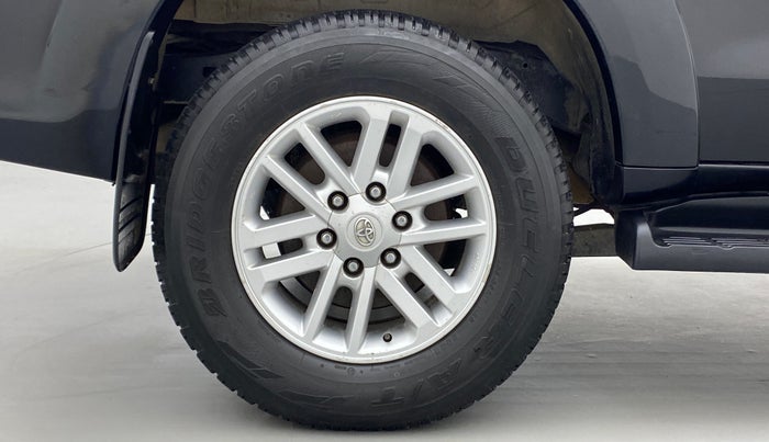2012 Toyota Fortuner 3.0 AT 4X2, Diesel, Automatic, 1,99,118 km, Right Rear Wheel