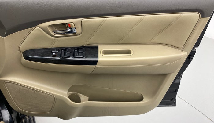 2012 Toyota Fortuner 3.0 AT 4X2, Diesel, Automatic, 1,99,118 km, Driver Side Door Panels Control
