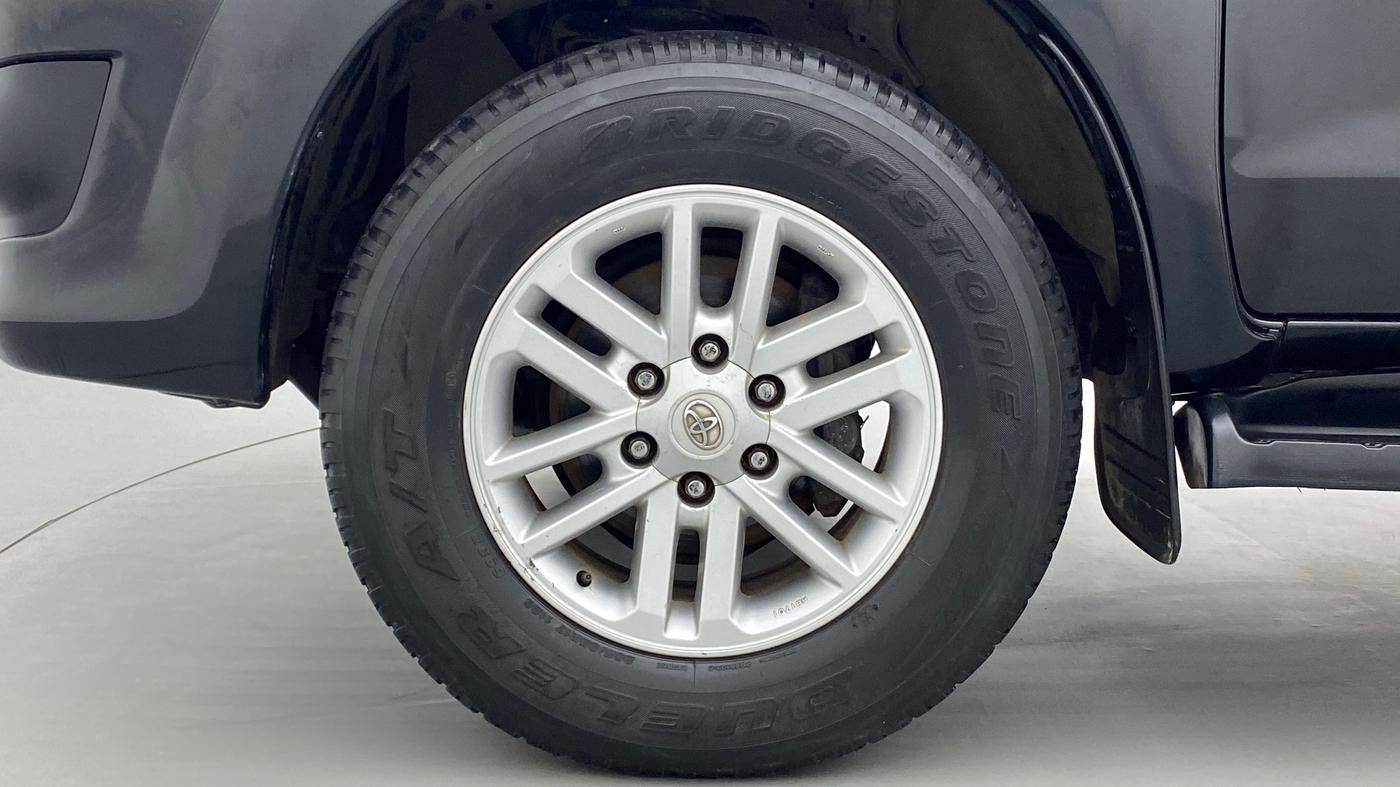 2012 Toyota Fortuner 3.0 AT 4X2, Diesel, Automatic, 1,99,118 km, Left Front Wheel